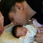Özcan Deniz Instagram - Bu yilki son yegen de tesrif etti cok sukur..dayisinin prensesi bahar bebek hos geldin guzel,masum kizim benim..@sevimliannecom
