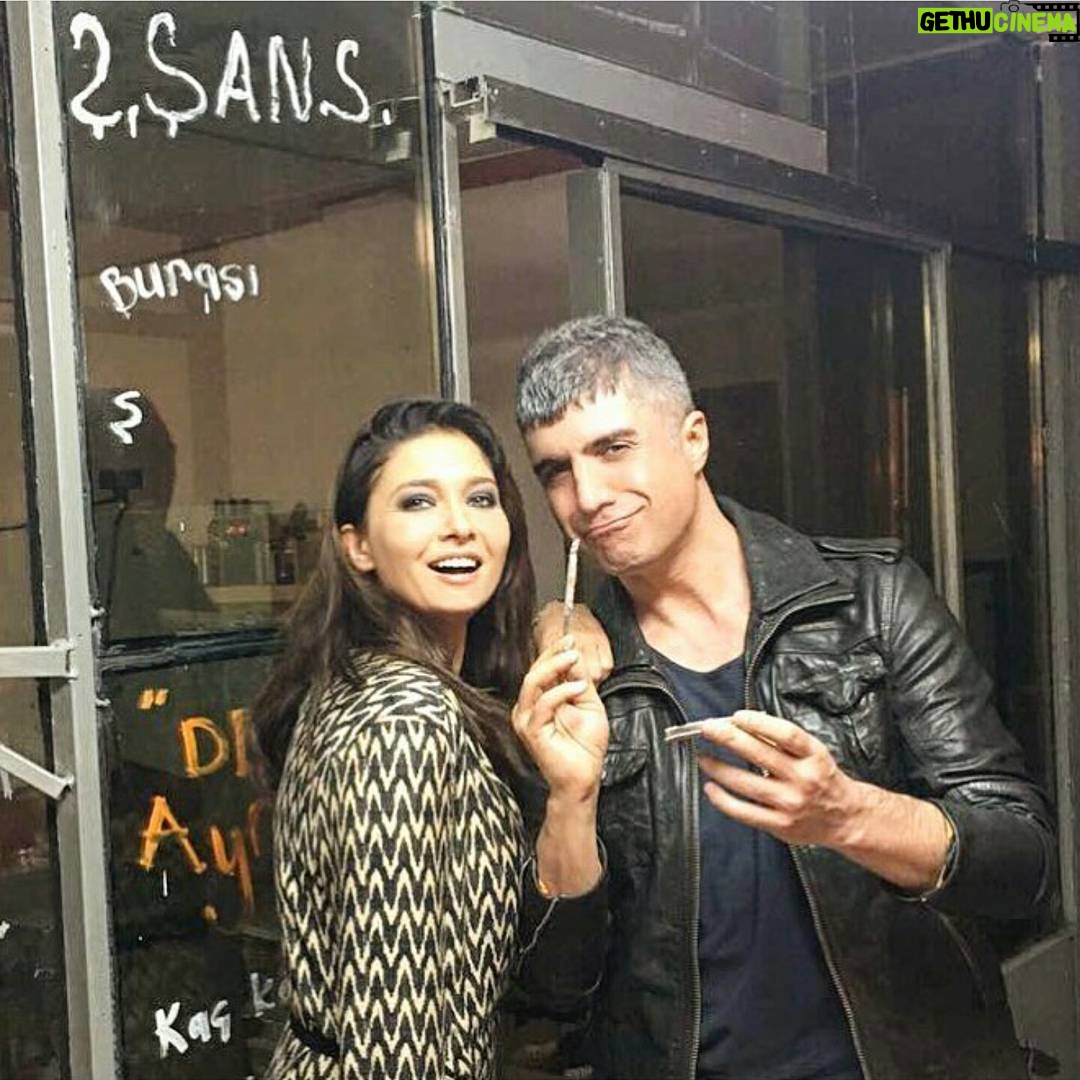 Özcan Deniz Instagram - @ikincisansfilm #ikincisans sinema filmimize geri sayim baslasin..@nurgulyesilcayy #ozcandeniz #nurgulyesilcay