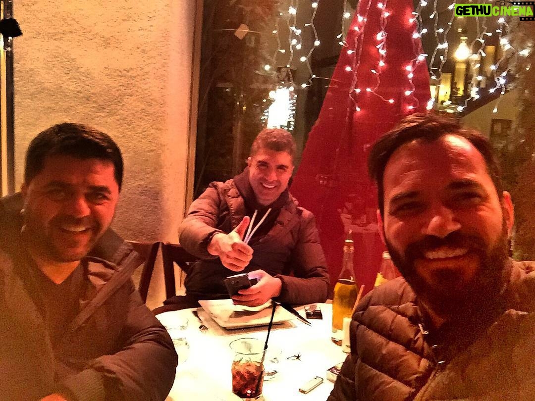 Özcan Deniz Instagram - Nice de sahane bi gun geciren bu gencler cok aciktilar:)#lapetitemaison #france #nice@serdarrozer @burcinbirben La Petite Maison