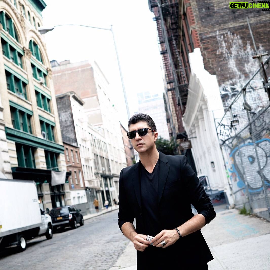 Özcan Deniz Instagram - @yulia_yns ph:@drunkensookei #nyc #newyork #fashion #stil