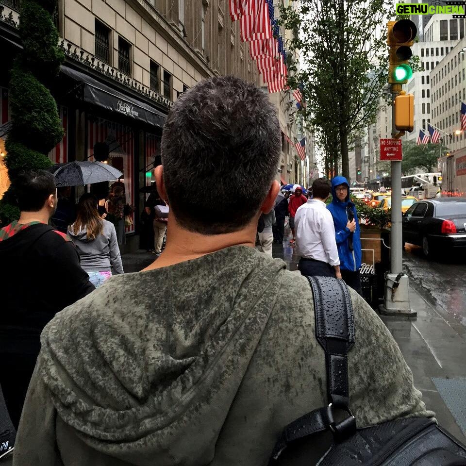 Özcan Deniz Instagram - Yagmur camur demeden.!