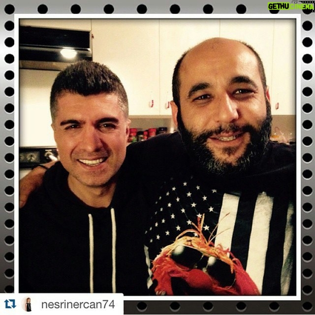 Özcan Deniz Instagram - Amerika bostonda yasayan Canim kardesim ozgur ercan.Yillar sonra birbirimizi gormenin mutlulugu var yuzumuzde.fena nam salmis amerikada.efsane baba,efsane evlat,efsane aşik.cok yakinda da efsane bir rap ci olacak:)#ozibaba #ozgurercan.