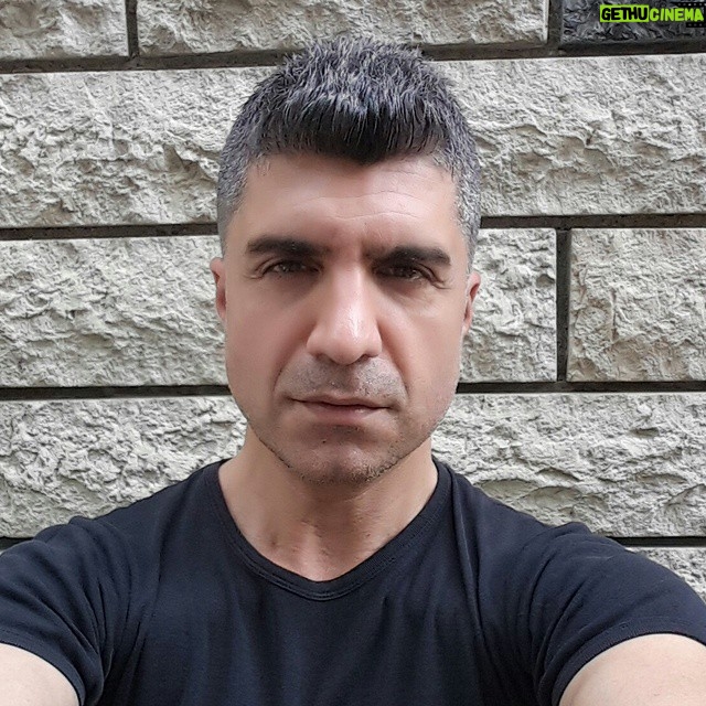 Özcan Deniz Instagram - Al tufan efendi..yeni sacin fotosunu da cektim..icin rahatlasin:)@tufittin #saç #stil
