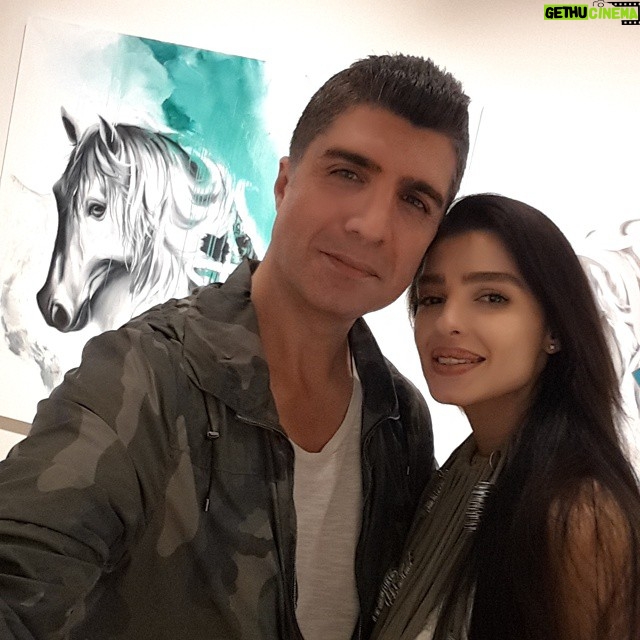 Özcan Deniz Instagram - Benim cok sevdigim oyuncu&ressam arkadasim MEHRNOUSH Esmaeilpour'un "AŞKIN NEFESİ"resim sergisi muhtesem,asil,buyuleyici.Bayildim.#mehrnoushesmaeilpour #galeriartist @mehrnoushesmaeilpour