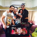 Özcan Deniz Instagram - Sabahin ilk saatlerinde sette dogum gunumu kutlayan bu sahane arkadaslarima sonsuz tesekkurler.sizler benim canimsiniz.@tufittin @perihansarak @tahsinyener @serdarrozer