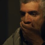 Özcan Deniz Instagram - #senkron #senkrondizi Önizleme! @gain "SEÇMEDİĞİMİZ ONCA ŞEY BİR BAŞKA GERÇEKLİKTE YAŞAMAYA DEVAM EDİYORSA?" Şaşıracak, düşünecek, eğlenecek, gerilecek, ağlayacaksınız.. Geçen yıl karantinanın ilk zamanlarında evde "ev şartlarında" çekmeye başlayıp, sonradan arkadaşlarımın desteğiyle, yine kendi şartlarında büyüyerek gerçekleşen bu beyin yakan, orijinal ve özgün hikaye; yine bu karantina günleri için iyi bir seçenek. İyi izlemeler 🎬🎬🤟🤟 yorumlarınızı bekliyorum 🕶🙏🙏 (aşıyı ilk biz bu dizide bulduk 😊 )
