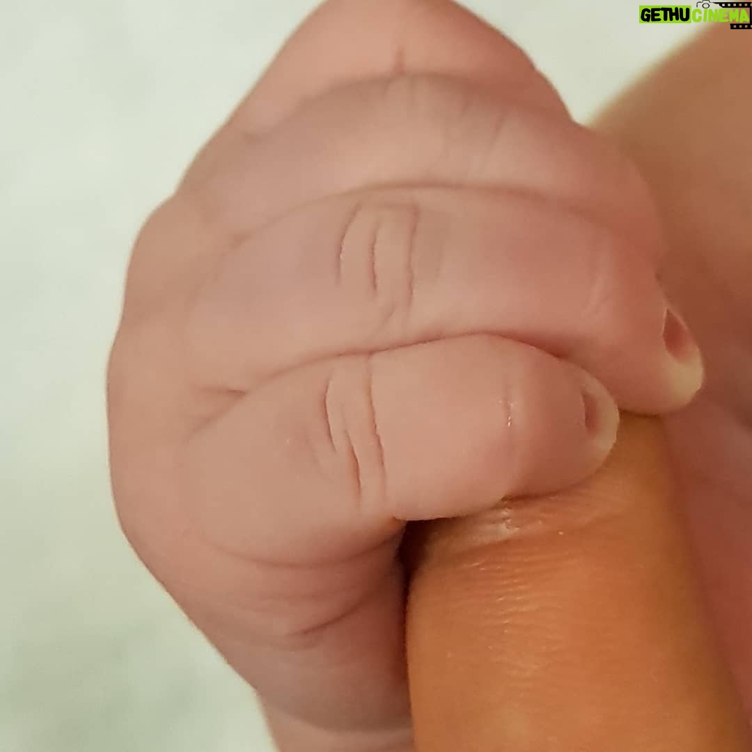 Özcan Deniz - 301.1K Likes - Geldi mucizem..Tarifi zor duygular içindeyim.