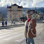 Özge Gürel Instagram - Heidi ve dağlar kızı Reyhan arasında gidip geliyorum 😏 Grindelwald, Switzerland