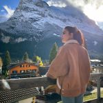 Özge Gürel Instagram - Heidi ve dağlar kızı Reyhan arasında gidip geliyorum 😏 Grindelwald, Switzerland