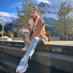 Özge Gürel Instagram - Heidi ve dağlar kızı Reyhan arasında gidip geliyorum 😏 Grindelwald, Switzerland