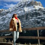 Özge Gürel Instagram - Heidi ve dağlar kızı Reyhan arasında gidip geliyorum 😏 Grindelwald, Switzerland