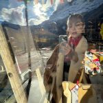Özge Gürel Instagram - Heidi ve dağlar kızı Reyhan arasında gidip geliyorum 😏 Grindelwald, Switzerland