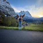 Özge Gürel Instagram - Heidi ve dağlar kızı Reyhan arasında gidip geliyorum 😏 Grindelwald, Switzerland
