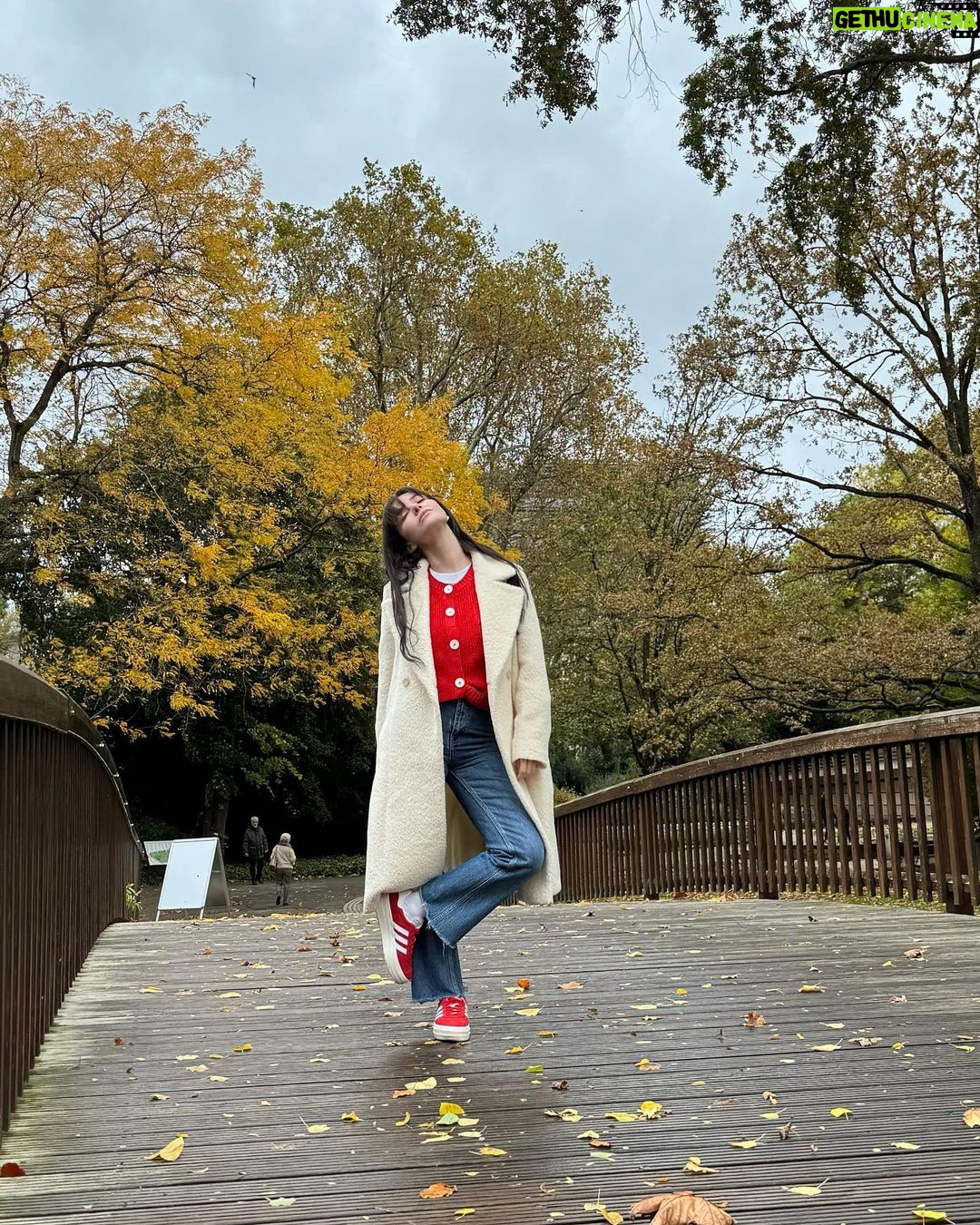 Özge Gürel Instagram - Havanın daha az soğuk olduğu günler 🦧