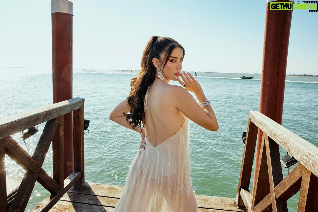 Özge Gürel Instagram - Venice ‘23 🤍 #Venezia80 📷 @nicolasgerardin San Clemente Palace Kempinski Venice