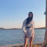 Özge Gürel Instagram – Bazı akşamlar 🌼
#DurveAndaKal
#CumaGibiÇarşamba
@goons_tr
#davet