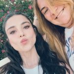Özge Gürel Instagram – Bazı akşamlar 🌼
#DurveAndaKal
#CumaGibiÇarşamba
@goons_tr
#davet