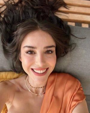 Özge Gürel Instagram - Sinirden gülüyorum bak çok sıcak ☀️#bodrum