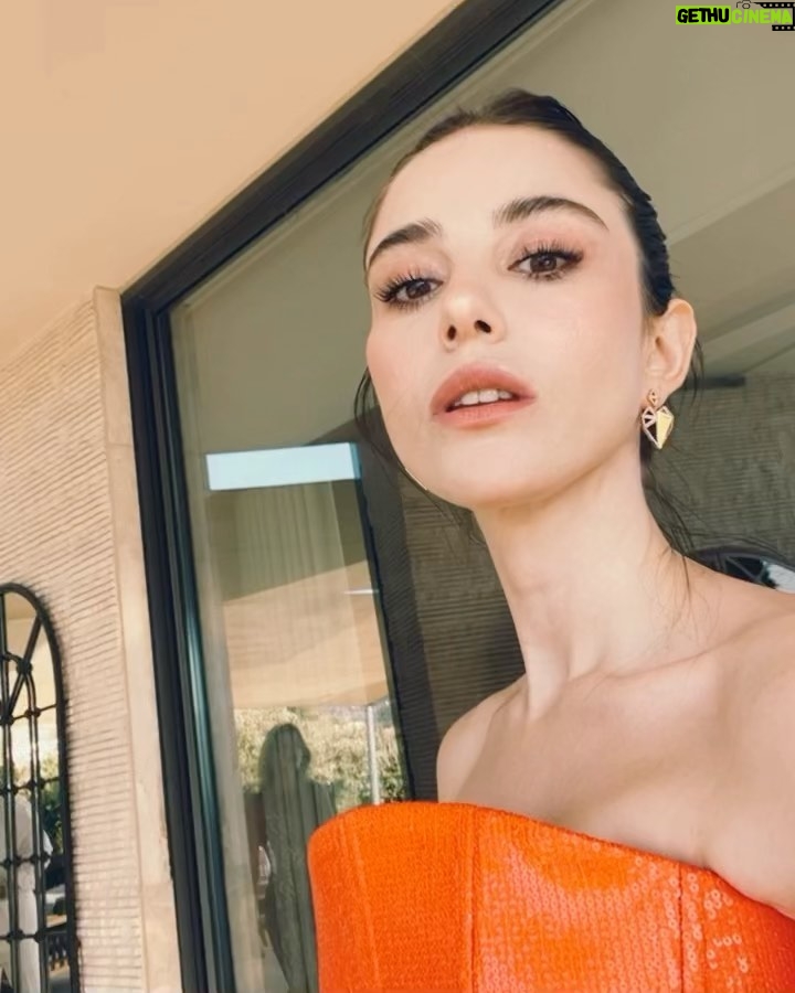 Özge Gürel - 415.4K Likes - 🧡