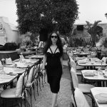 Özge Gürel Instagram - Black dress ama little değil 😒💅🏻