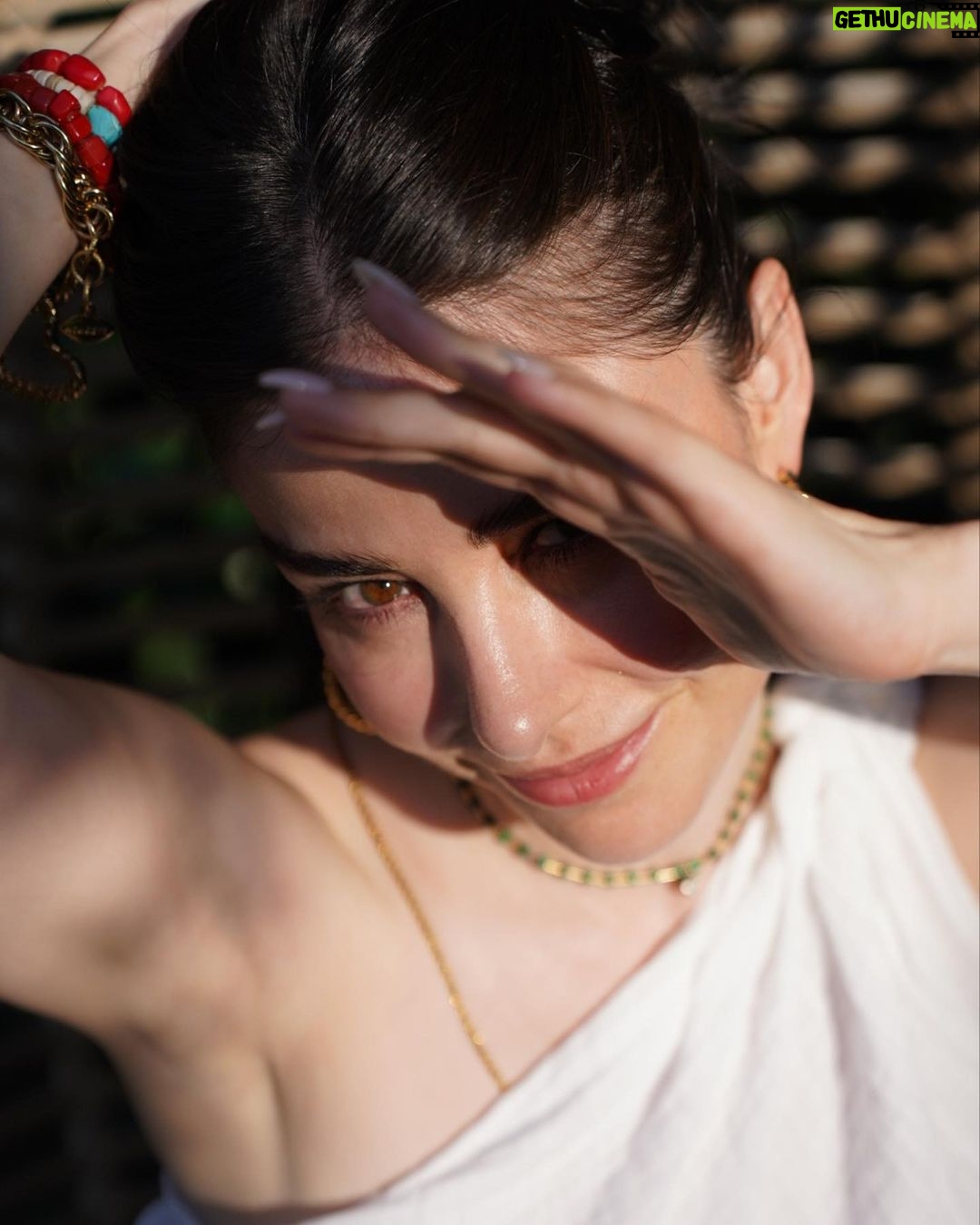 Özge Gürel Instagram - Hello summer 🌞⛱ ( veee @serkancayoglu fotografçılığa göz kırpıyor 😂🙈)