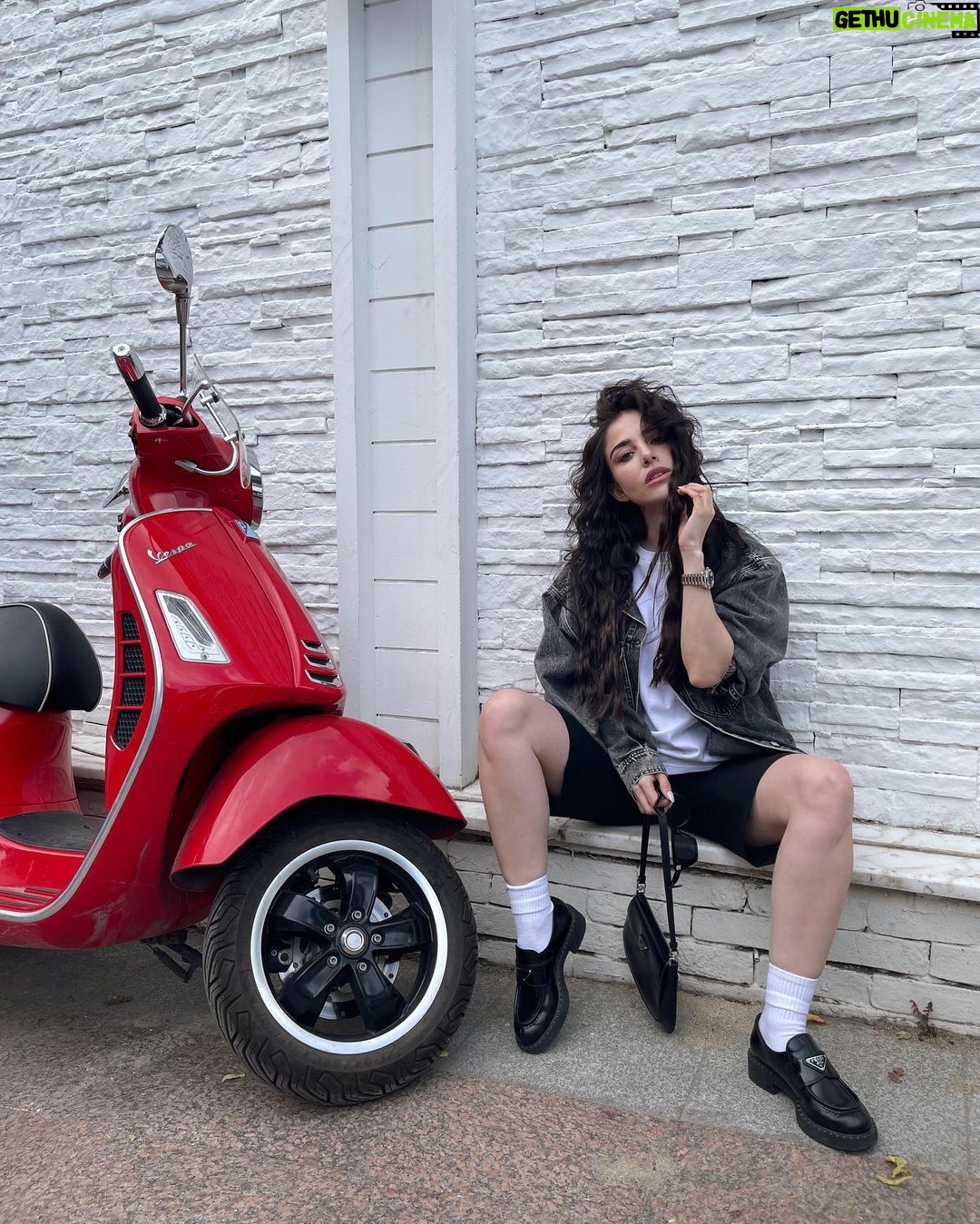 Özge Gürel Instagram - Çünkü seçemedim 💆🏻♀️ siz devam edin 😂