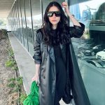 Özge Gürel Instagram - Back to black 🖤 güneşi görene kadar😒🦦