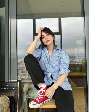 Özge Gürel Instagram - Kakül perileriyle orta yolu bulduk 😂🤦🏻‍♀️