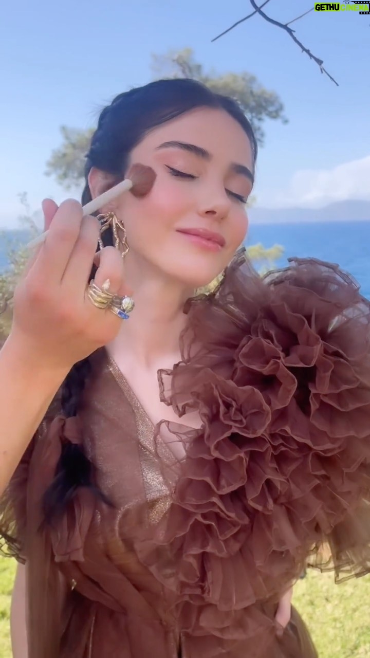 Özge Gürel Instagram - Özge 🤍 @ozgecangurelofficial Lovfaralya