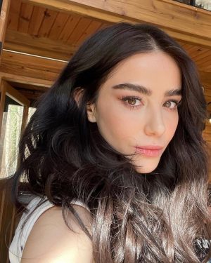 Özge Gürel Instagram - Bazı sabahlar çok ♥️ çok 🌞
