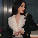 Özge Gürel Instagram – Gel Marie Antoinette, anlat dinliyorum 😂🙋🏻♀️