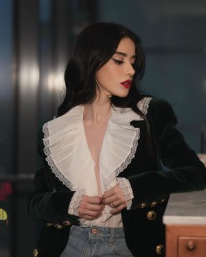Özge Gürel Instagram - Gel Marie Antoinette, anlat dinliyorum 😂🙋🏻‍♀️