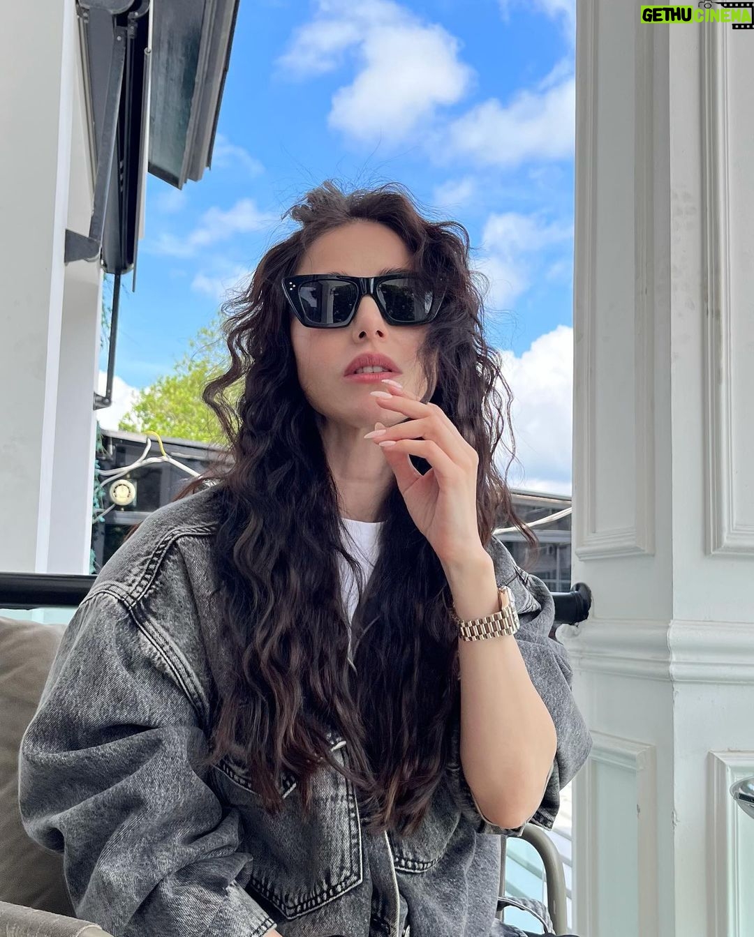 Özge Gürel Instagram - Çünkü seçemedim 💆🏻♀️ siz devam edin 😂