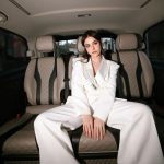 Özge Gürel Instagram - White on white 🤍⚡️ #reklam