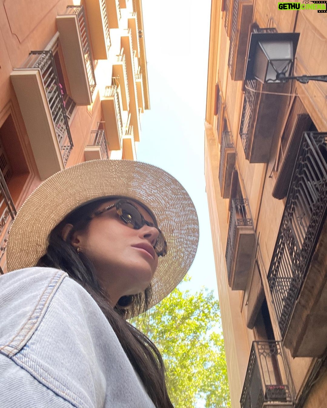 Özge Gürel Instagram - Hızlandırılmış Barcelona dump 🌴🔥