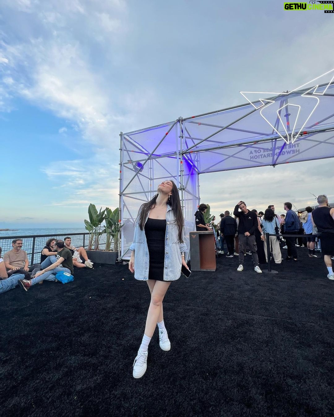 Özge Gürel Instagram - Hızlandırılmış Barcelona dump 🌴🔥