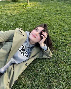 Özge Gürel Instagram - Havalar böyle giderse temmuza kadar muhtemel kombinim 😮‍💨🙋🏻‍♀️ #benüşürüm