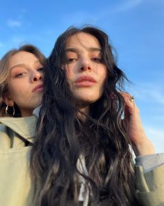 Özge Gürel Instagram - Havalar böyle giderse temmuza kadar muhtemel kombinim 😮‍💨🙋🏻‍♀️ #benüşürüm