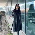 Özge Gürel Instagram - Back to black 🖤 güneşi görene kadar😒🦦
