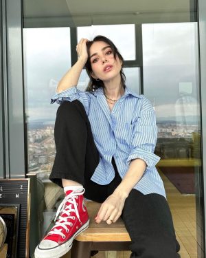 Özge Gürel Instagram - Kakül perileriyle orta yolu bulduk 😂🤦🏻‍♀️