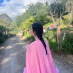 Özge Gürel Instagram - Nisan 🌻 @magdergi Lovfaralya