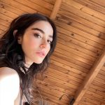 Özge Gürel Instagram - Biz bi’ doğaya döndük 🍀♥️ @alemdergisi 💫