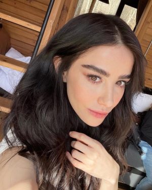 Özge Gürel Instagram - Bazı sabahlar çok ♥️ çok 🌞