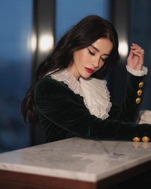 Özge Gürel Instagram - Gel Marie Antoinette, anlat dinliyorum 😂🙋🏻‍♀️