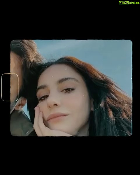 Özge Gürel - 524.5K Likes - Bir günde 6 aylık D vitaminimi aldım, mutluyum 👻 #Halfeti 😍☀️