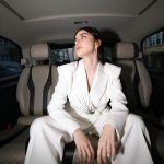 Özge Gürel Instagram - White on white 🤍⚡️ #reklam
