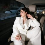 Özge Gürel Instagram - White on white 🤍⚡️ #reklam