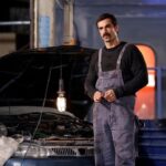 İbrahim Çelikkol Instagram - Hoşçakal Mehdi Usta.. Hayalleri yarım kalmış herkese ithafen... Ve... Canım partnerim @demetozdemir bu bir son değil, yol uzun yeniden karşılaşacağımıza eminim. Tüm oyun arkadaşlarım, hepinize ayrı ayrı teşekkür ederim. Yapımcımız Onur Güvenatam, yönetmenimiz @cagribayrak başta olmak üzere aramızdan ayrılan, katılan, ilk günden beri aynı yolda yürüdüğüm tüm çalışma arkadaşlarım, iyi ki varsınız, hepinizin tek tek emeklerine sağlık. Ve elbette bugüne kadar bizi destekleyen izleyicimize... Zeynep’in hikayesi tamamlanabilsin diye Mehdi’nin hikayesi burada son buldu. Ben de artık ekran karşısında Zeynep’in yolculuğuna izleyici olarak eşlik edeceğim. Hoşçakalın...