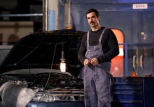 İbrahim Çelikkol Instagram - Hoşçakal Mehdi Usta.. 

Hayalleri yarım kalmış herkese ithafen... 

Ve...
Canım partnerim @demetozdemir bu bir son değil, yol uzun yeniden karşılaşacağımıza eminim. 
Tüm oyun arkadaşlarım, hepinize ayrı ayrı teşekkür ederim.
Yapımcımız Onur Güvenatam, yönetmenimiz @cagribayrak başta olmak üzere aramızdan ayrılan, katılan, ilk günden beri aynı yolda yürüdüğüm tüm çalışma arkadaşlarım, iyi ki varsınız, hepinizin tek tek emeklerine sağlık. 

Ve elbette bugüne kadar bizi destekleyen izleyicimize... Zeynep’in hikayesi tamamlanabilsin diye Mehdi’nin hikayesi burada son buldu. Ben de artık ekran karşısında Zeynep’in yolculuğuna izleyici olarak eşlik edeceğim.

Hoşçakalın...