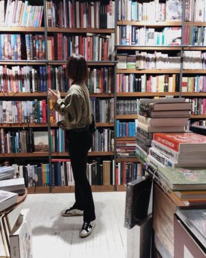 İrem Sak Instagram - kitap önerisi olan? / any book advice? #okuyombenya